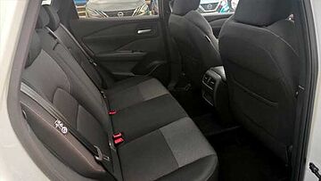 Nissan QASHQAI 1.3MHEV 140CV N-CONNECTA 2WD MT  E6D-F QASHQAI 1.3MHEV 140CV N-CONNECTA 2WD MT  E6D-F LUNAR WHITE MIDNIGHT BLACK
